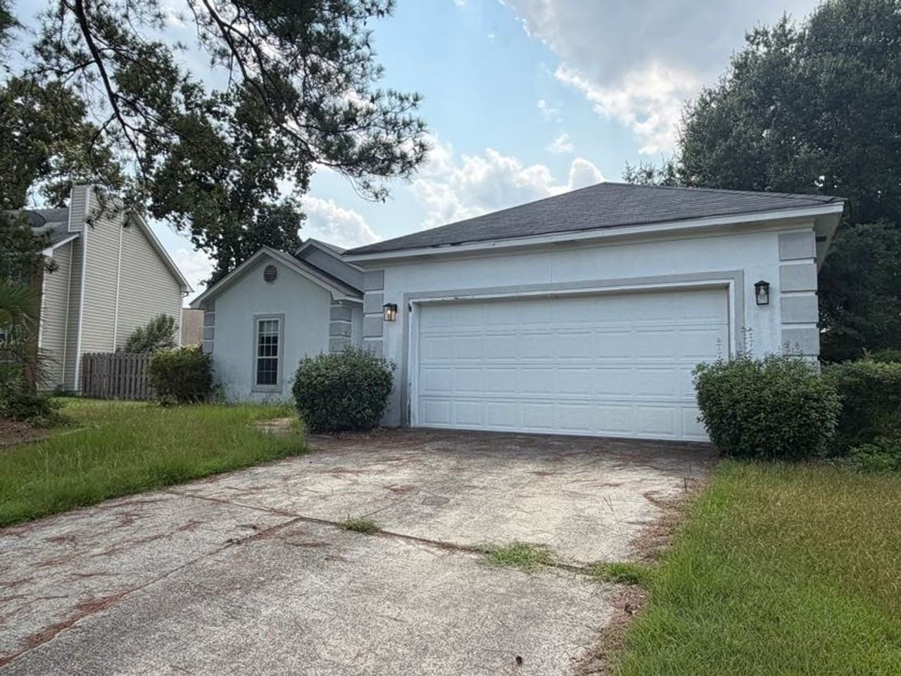 199 Amelia Dr W - Photo 2 of 27