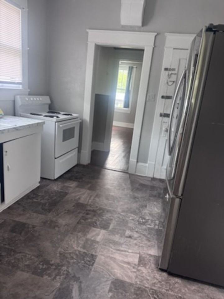 207A S Summit St - Photo 2 of 6