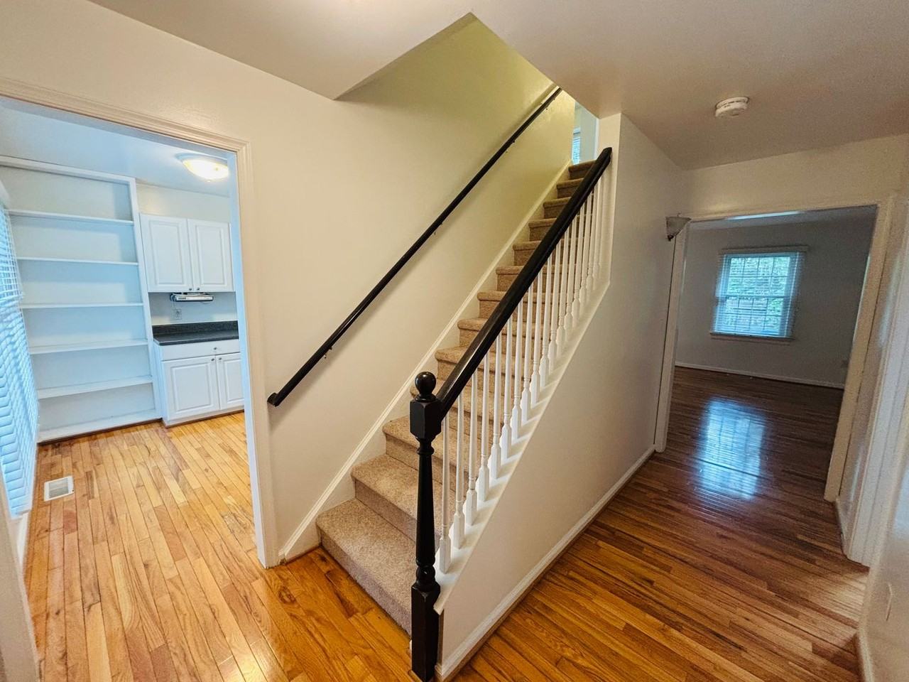 103 Huntington Ln - Photo 2 of 23