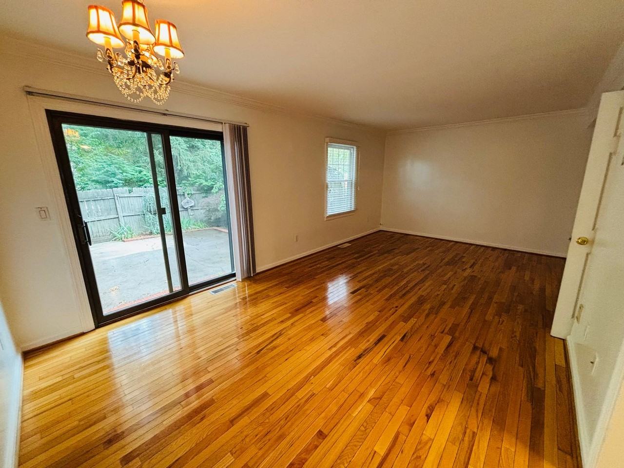 103 Huntington Ln - Photo 6 of 23