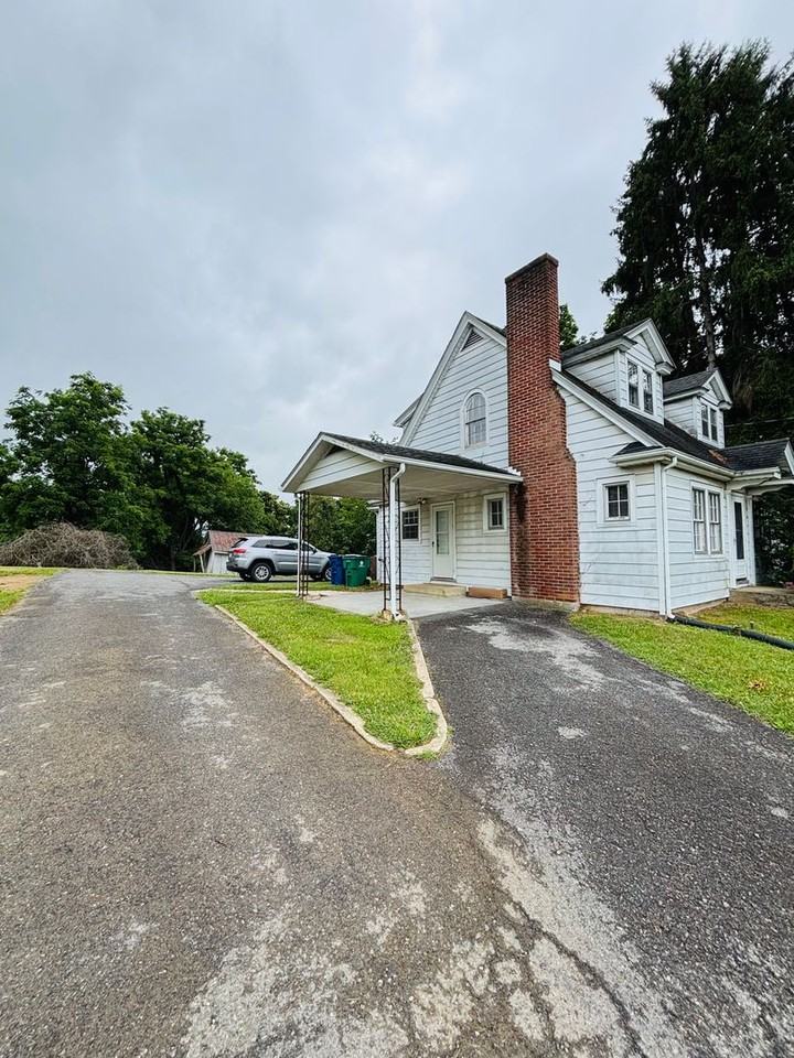 1410 N Main St - Photo 2 of 22