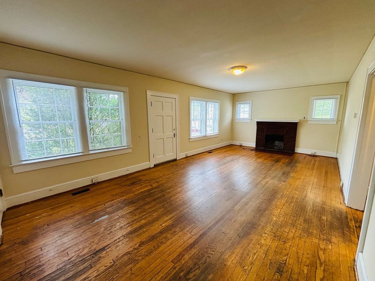 1410 N Main St - Photo 5 of 22