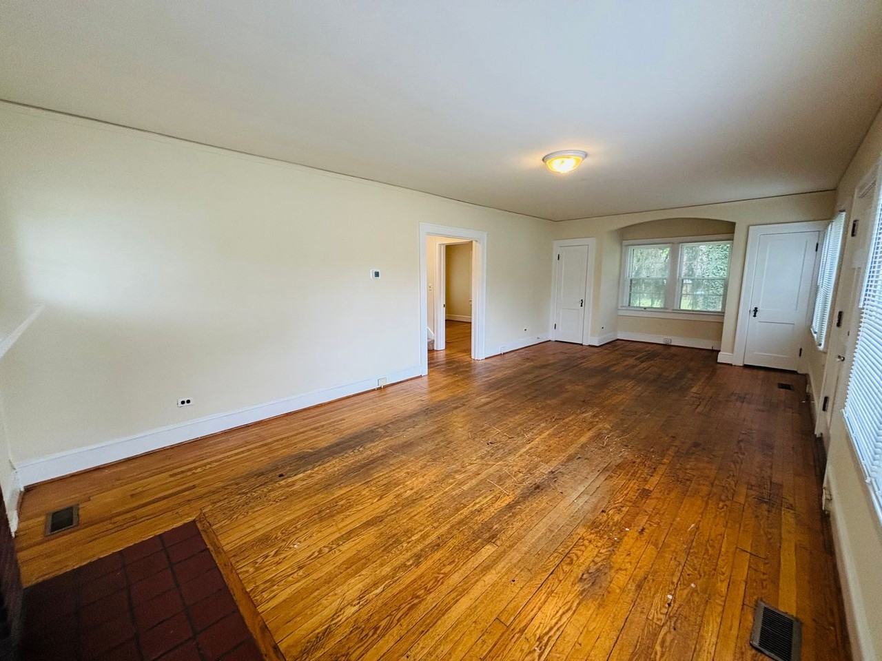 1410 N Main St - Photo 6 of 22