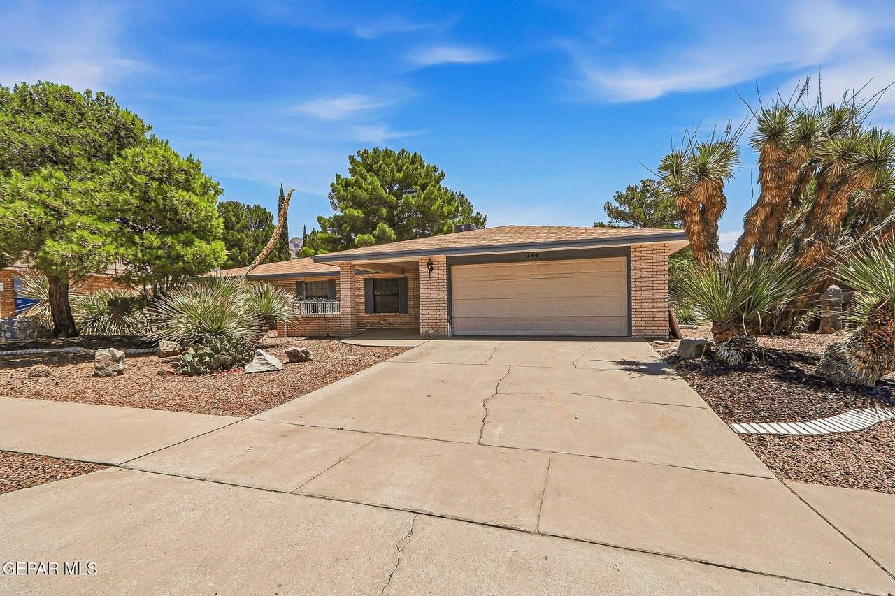 744 Cresta Mira Dr