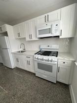 F4 - 211 SW 18 Ave - Photo 1 of 1