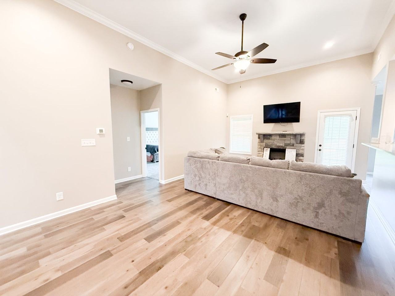 1727 Oak Forest Dr - Photo 3 of 18