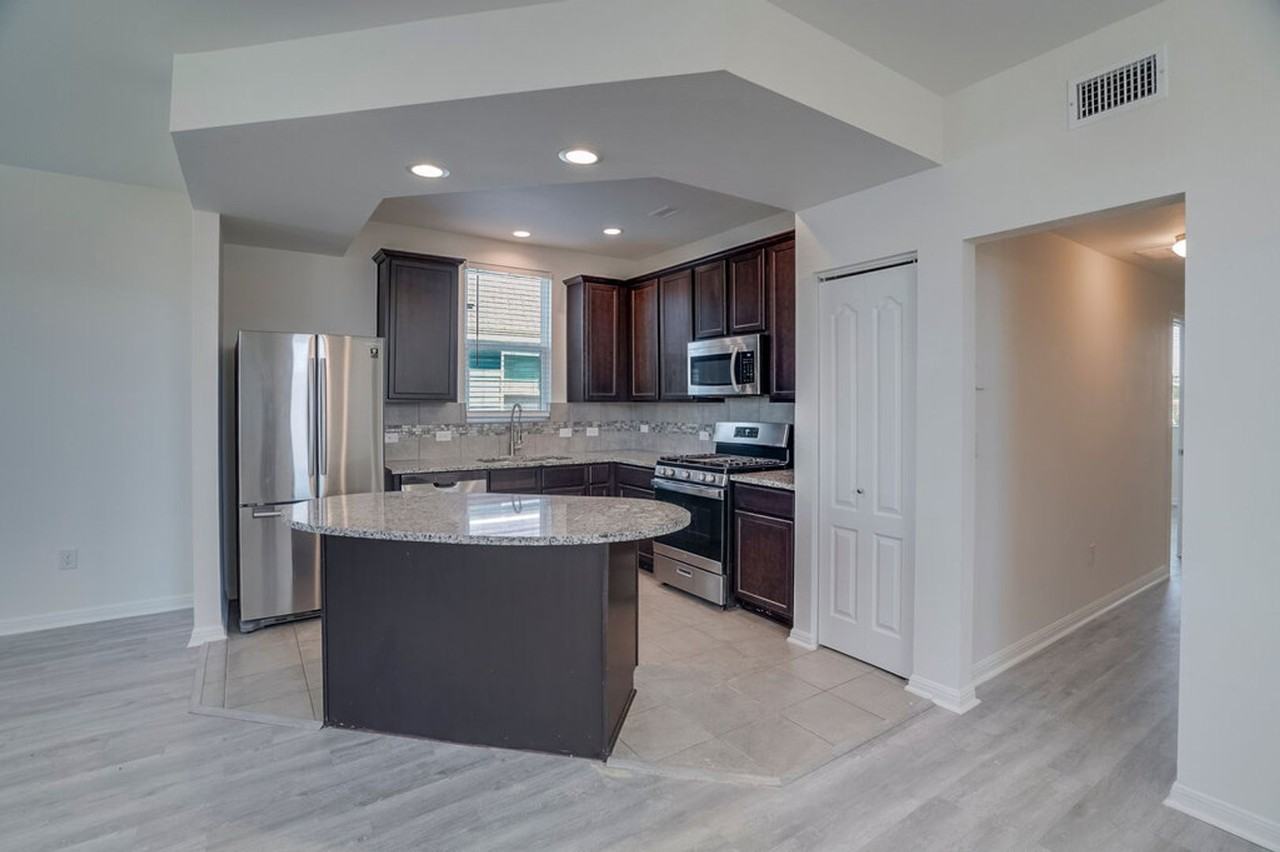 576 Ferrule Dr - Photo 3 of 20