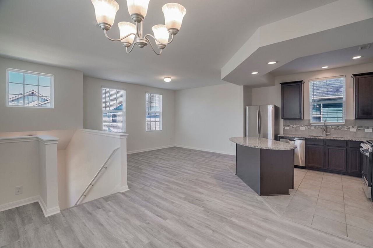 576 Ferrule Dr - Photo 4 of 20