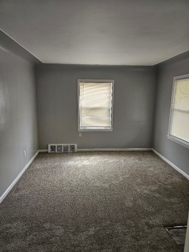 3337 S Bassett St - Photo 4 of 14