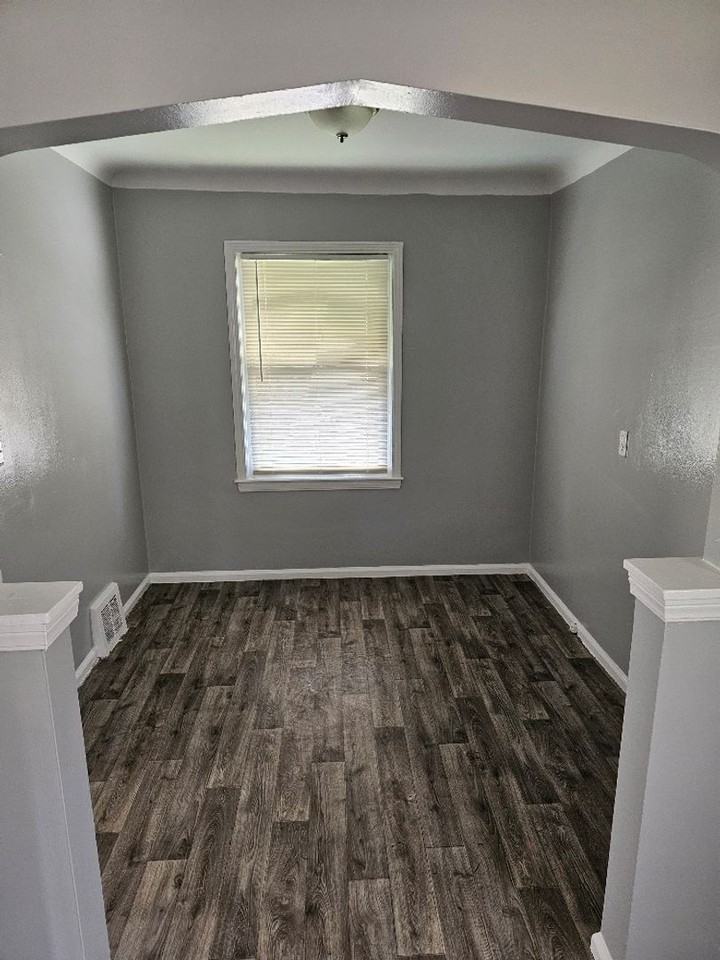 3337 S Bassett St - Photo 5 of 14