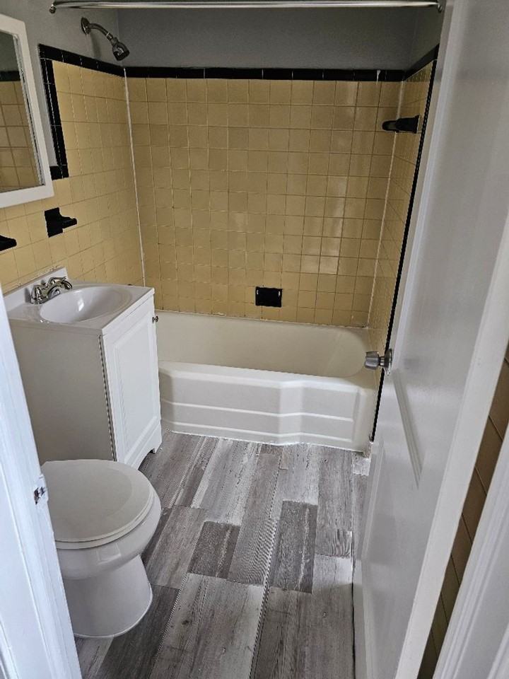 3337 S Bassett St - Photo 7 of 14