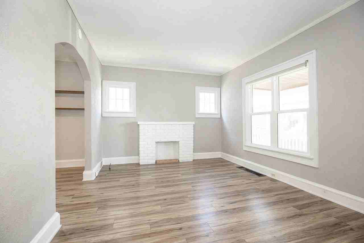 1487 Roycroft Ave - Photo 2 of 18