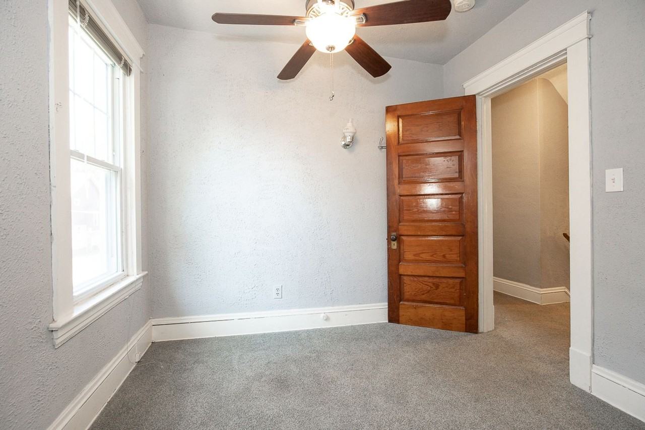 1487 Roycroft Ave - Photo 5 of 18