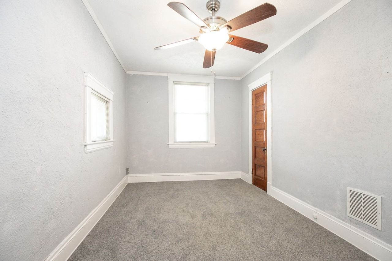 1487 Roycroft Ave - Photo 6 of 18