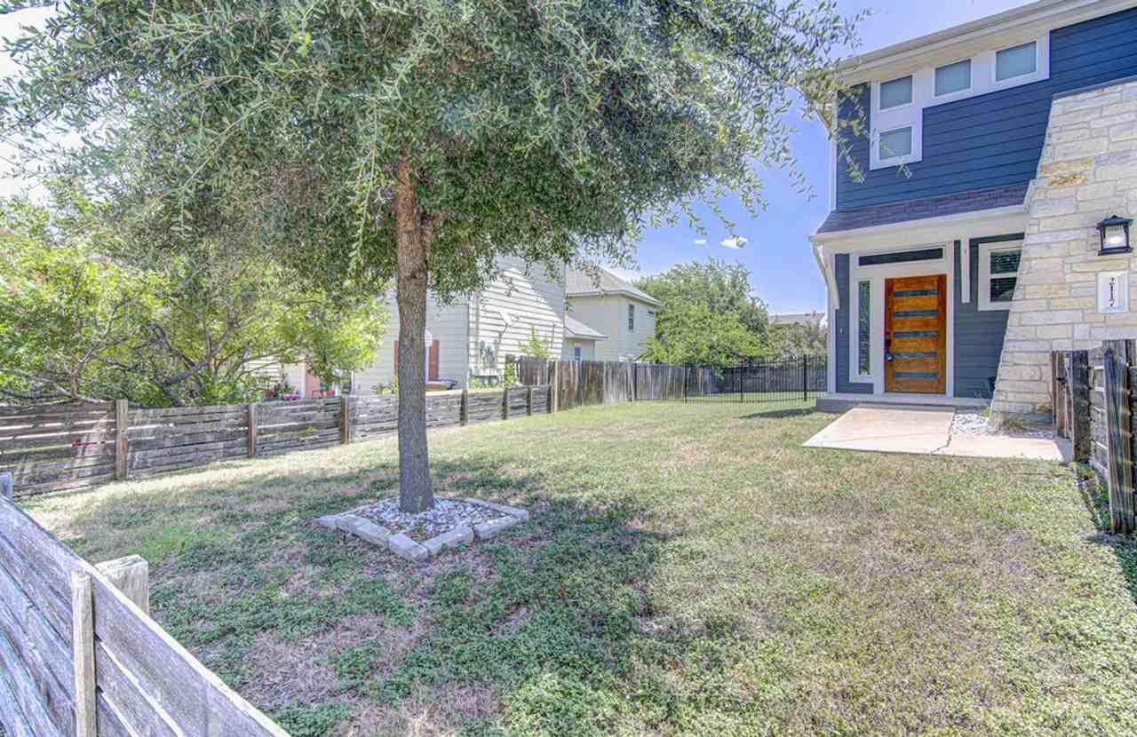 2117 Maxwell Ln - Photo 3 of 36