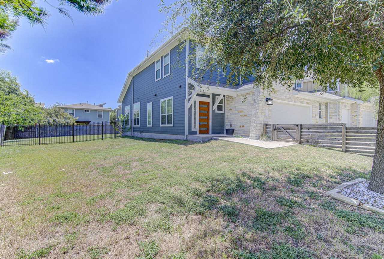 2117 Maxwell Ln - Photo 4 of 36