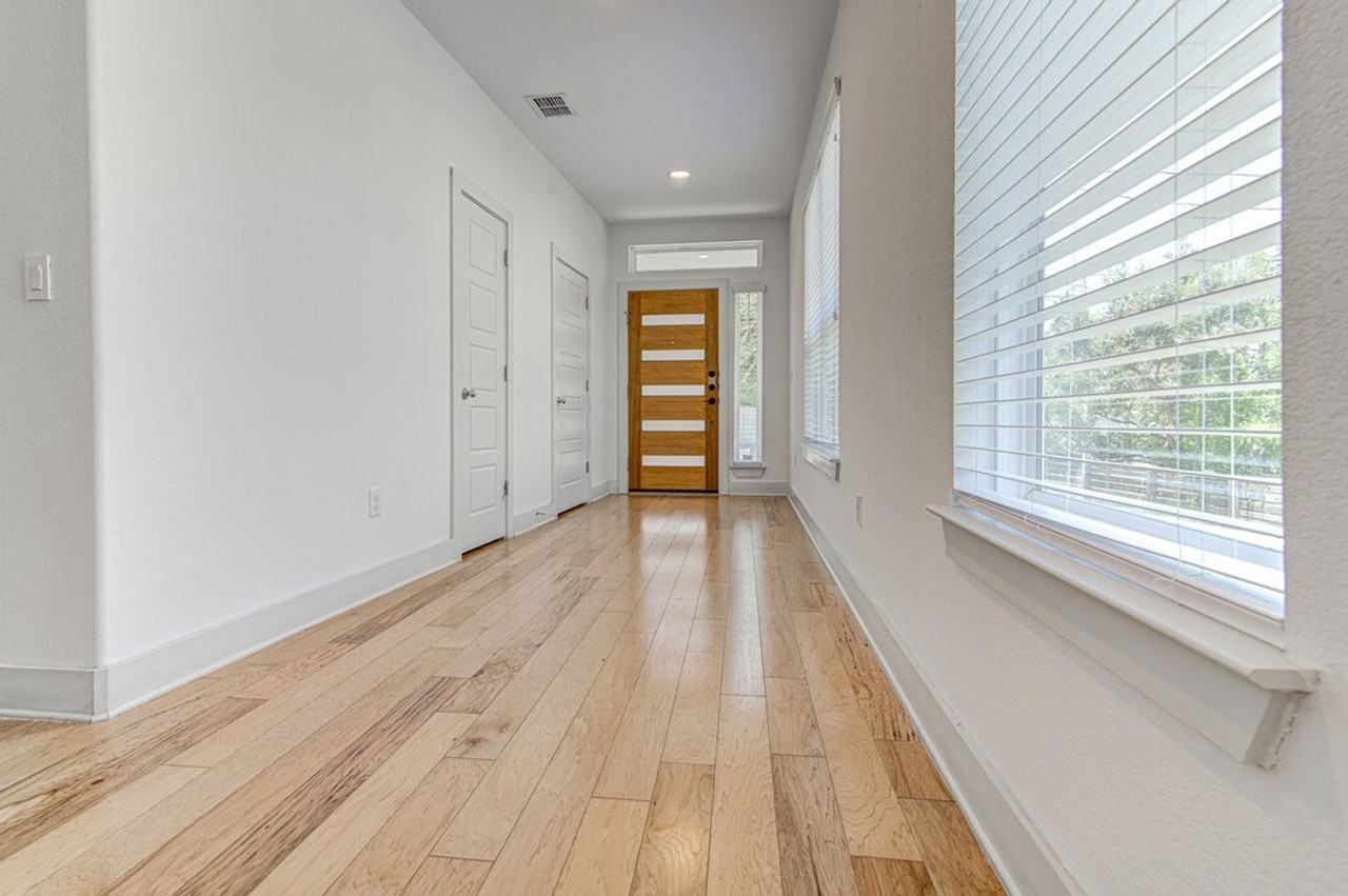 2117 Maxwell Ln - Photo 5 of 36