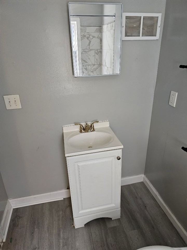 5056 Bewick St - Photo 5 of 13