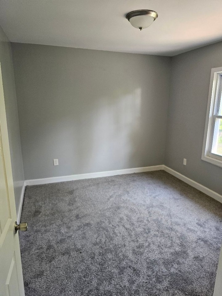 5056 Bewick St - Photo 7 of 13