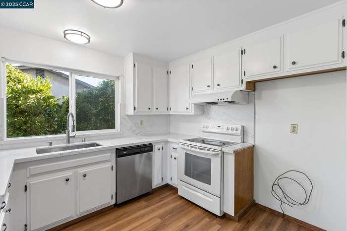 838 Birchwood Drive - Photo 4 of 11