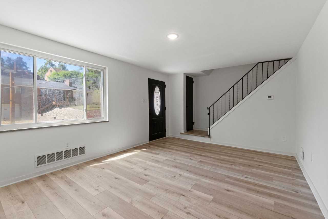 1900 Curranhill Ave - Photo 3 of 18