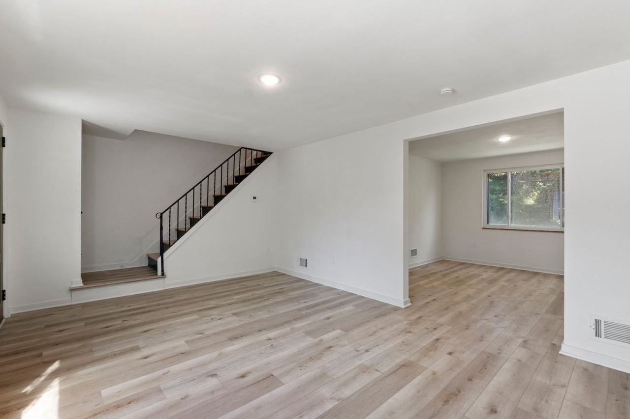 1900 Curranhill Ave - Photo 4 of 18