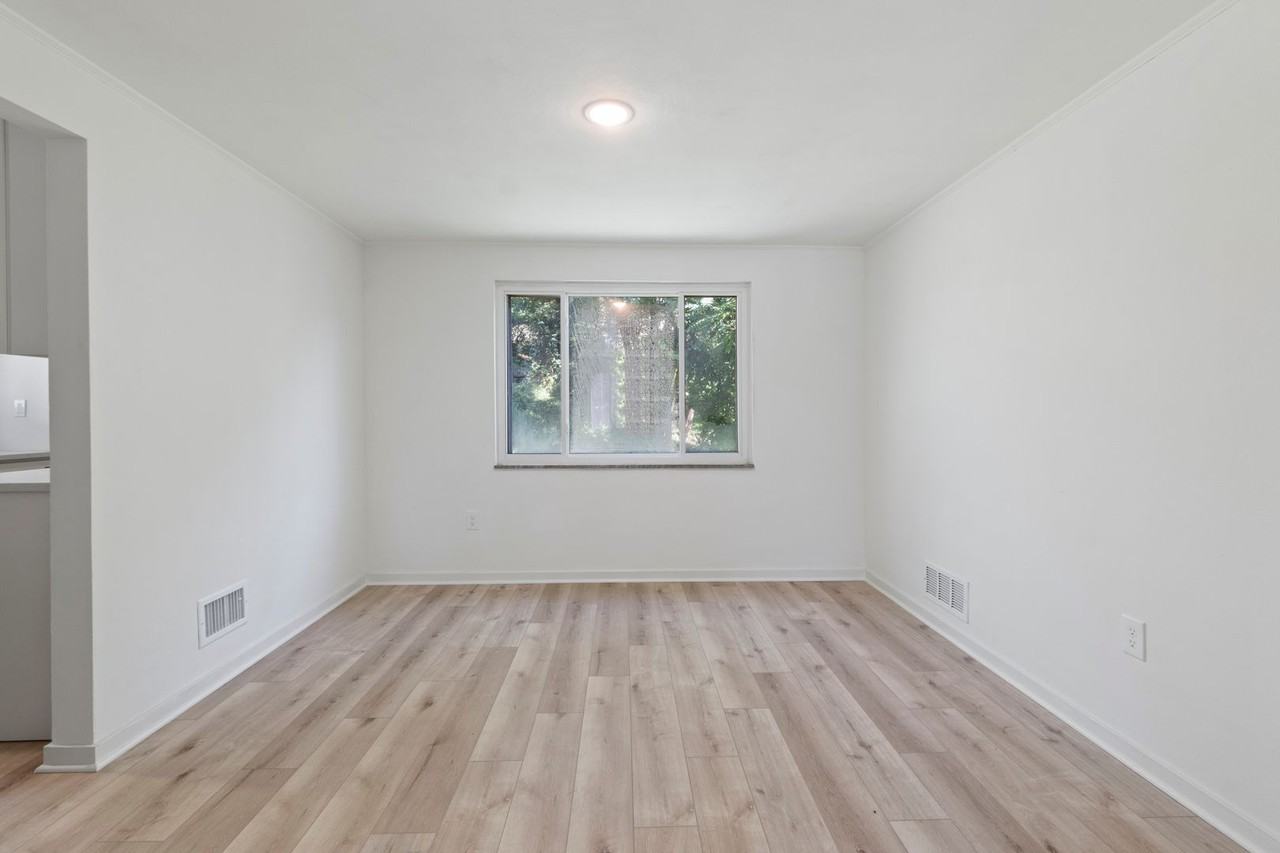 1900 Curranhill Ave - Photo 6 of 18