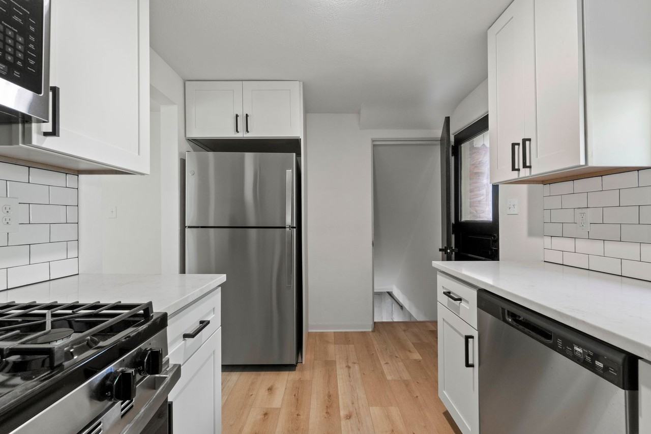 1900 Curranhill Ave - Photo 7 of 18