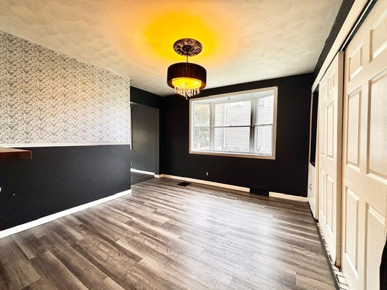 611 Green St - Photo 4 of 23