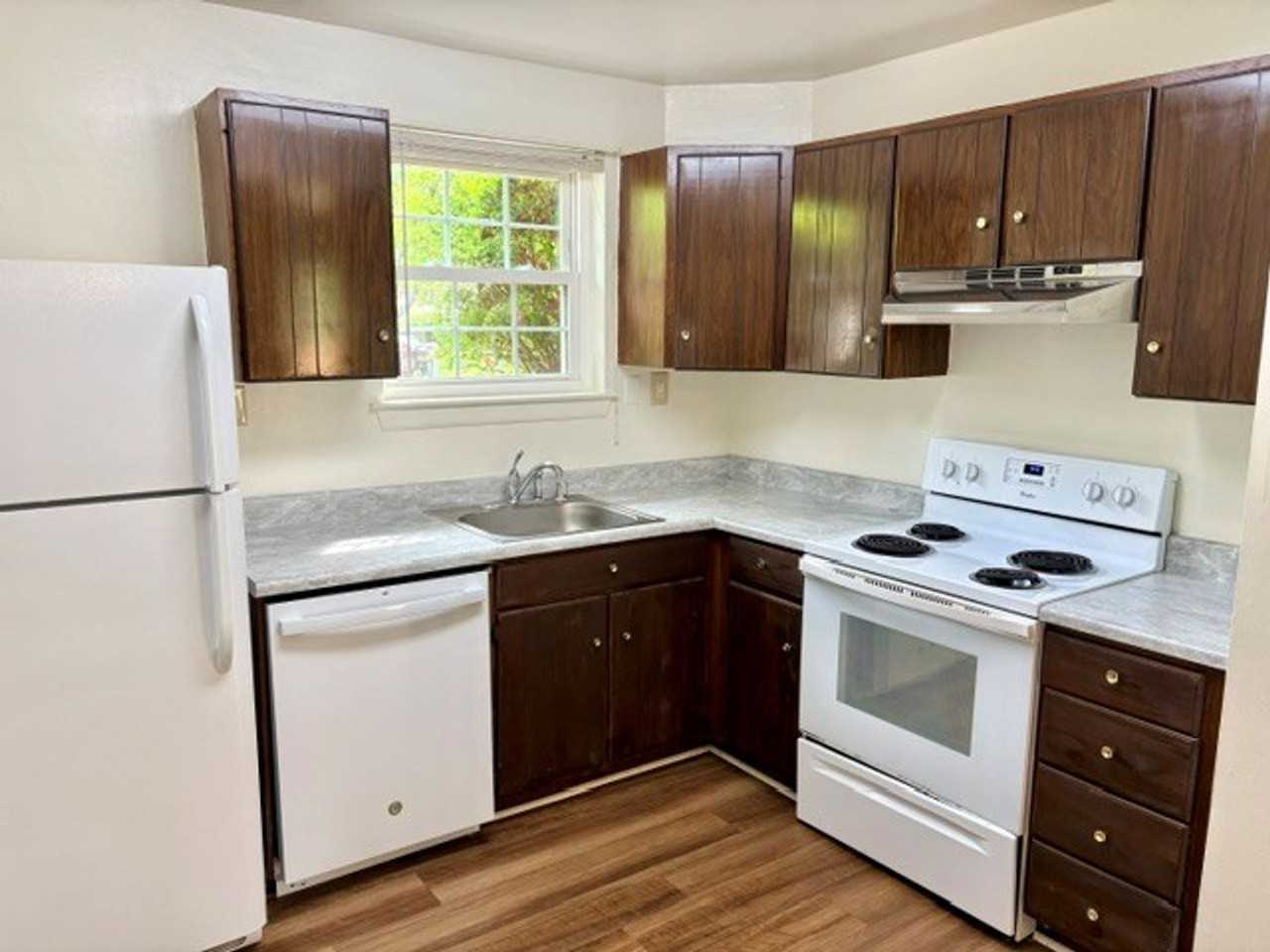 1084 Brightleaf Ct - Photo 3 of 14