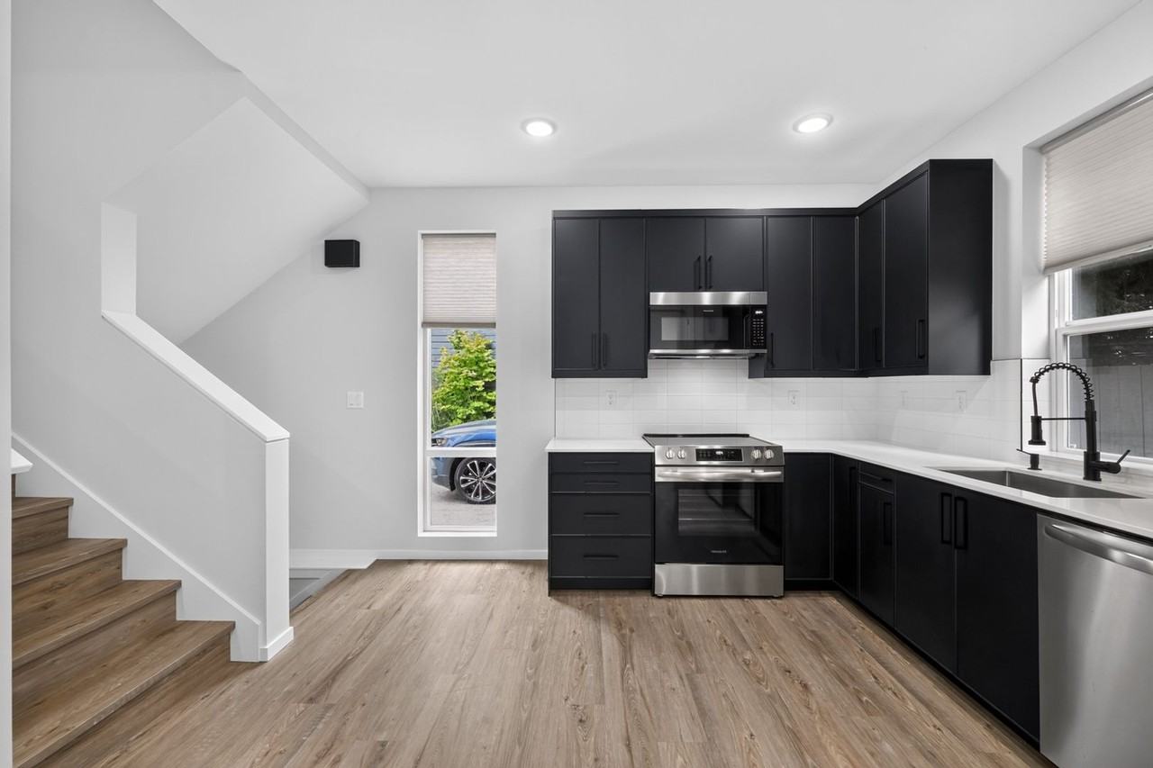 1472 21st Ave - Photo 4 of 34