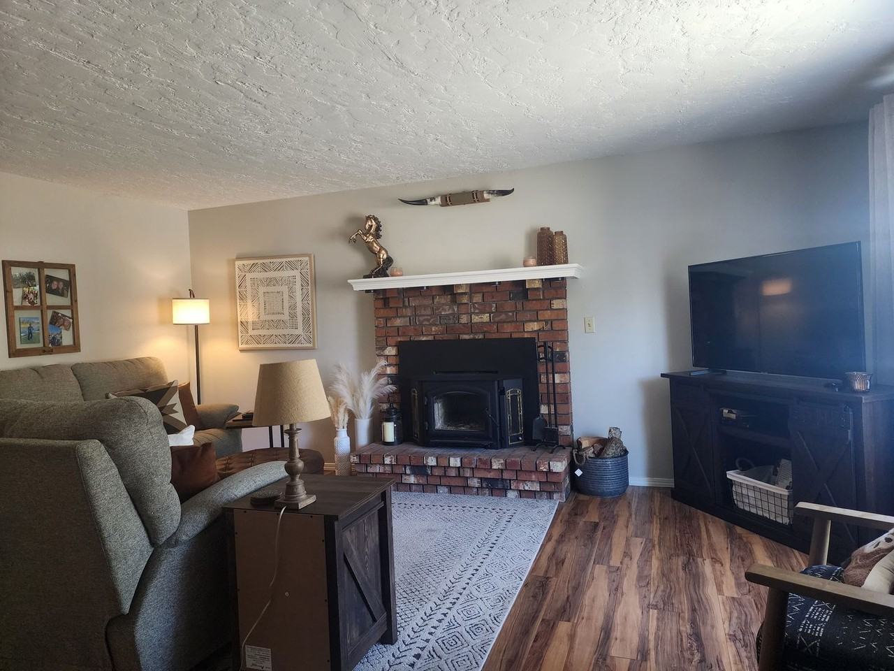 3512 E Vittoria Way - Photo 4 of 35
