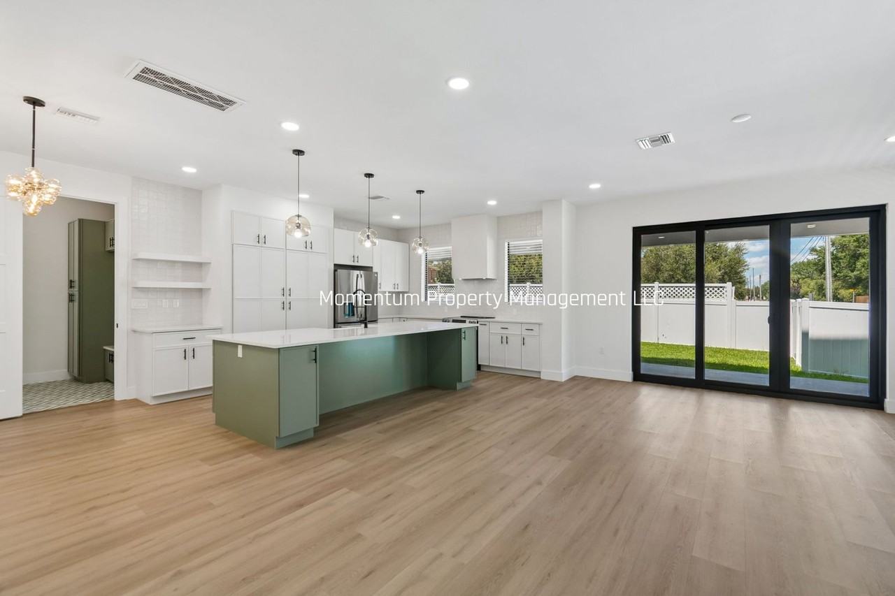 6401 S Richard Ave - Photo 6 of 27