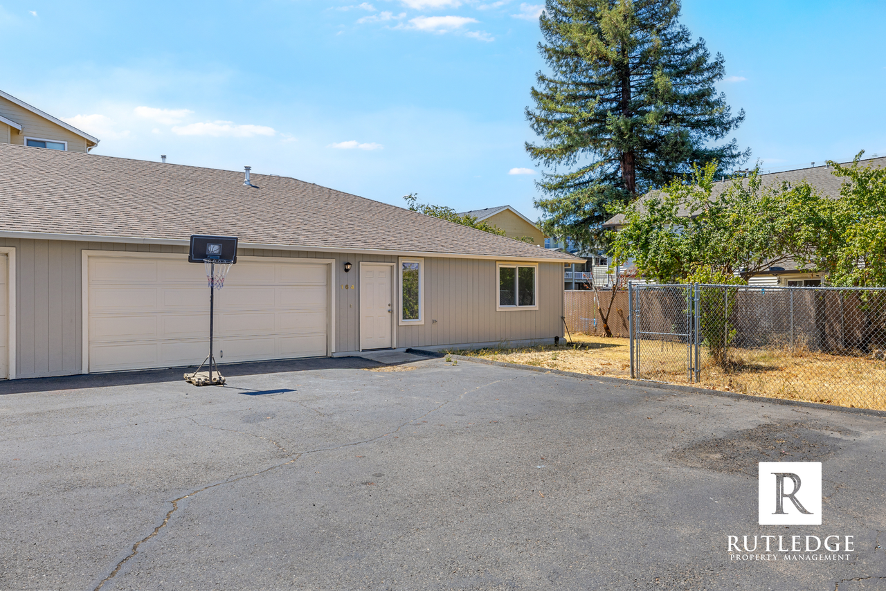 164 Haskell St - Photo 2 of 17