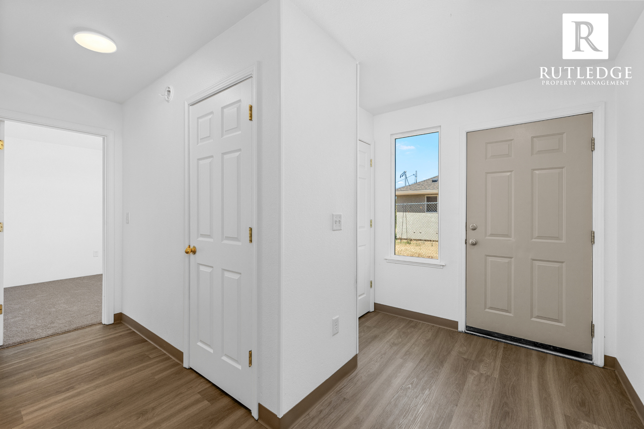 164 Haskell St - Photo 3 of 17