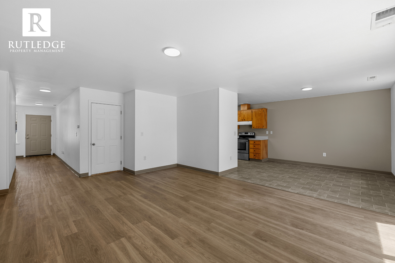 164 Haskell St - Photo 4 of 17