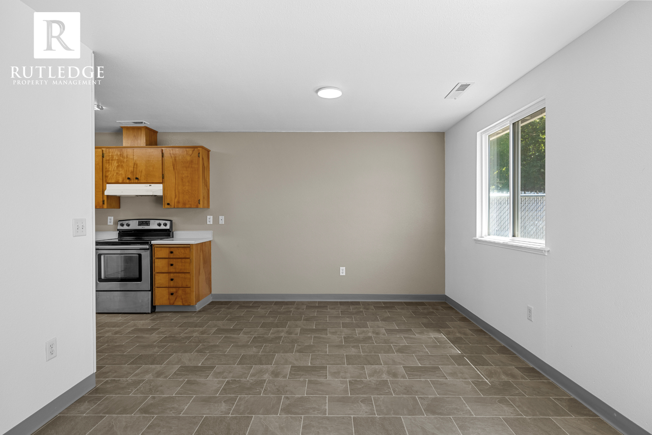 164 Haskell St - Photo 6 of 17