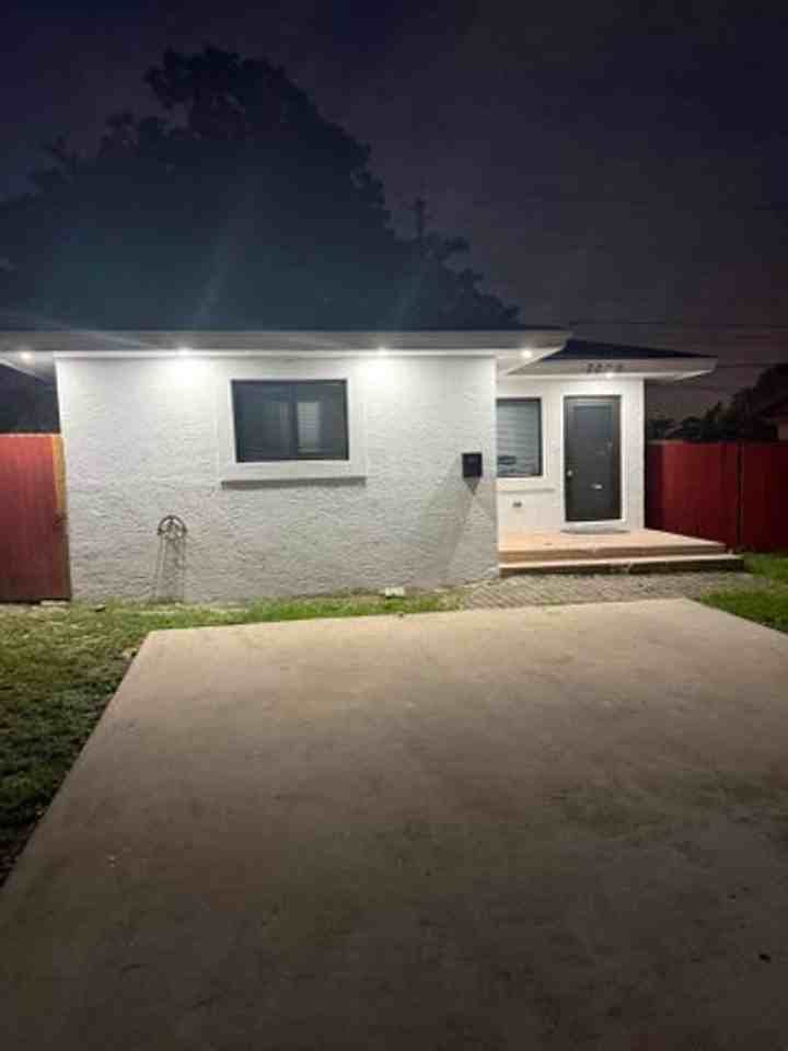 7000 Tyler St - Photo 5 of 11