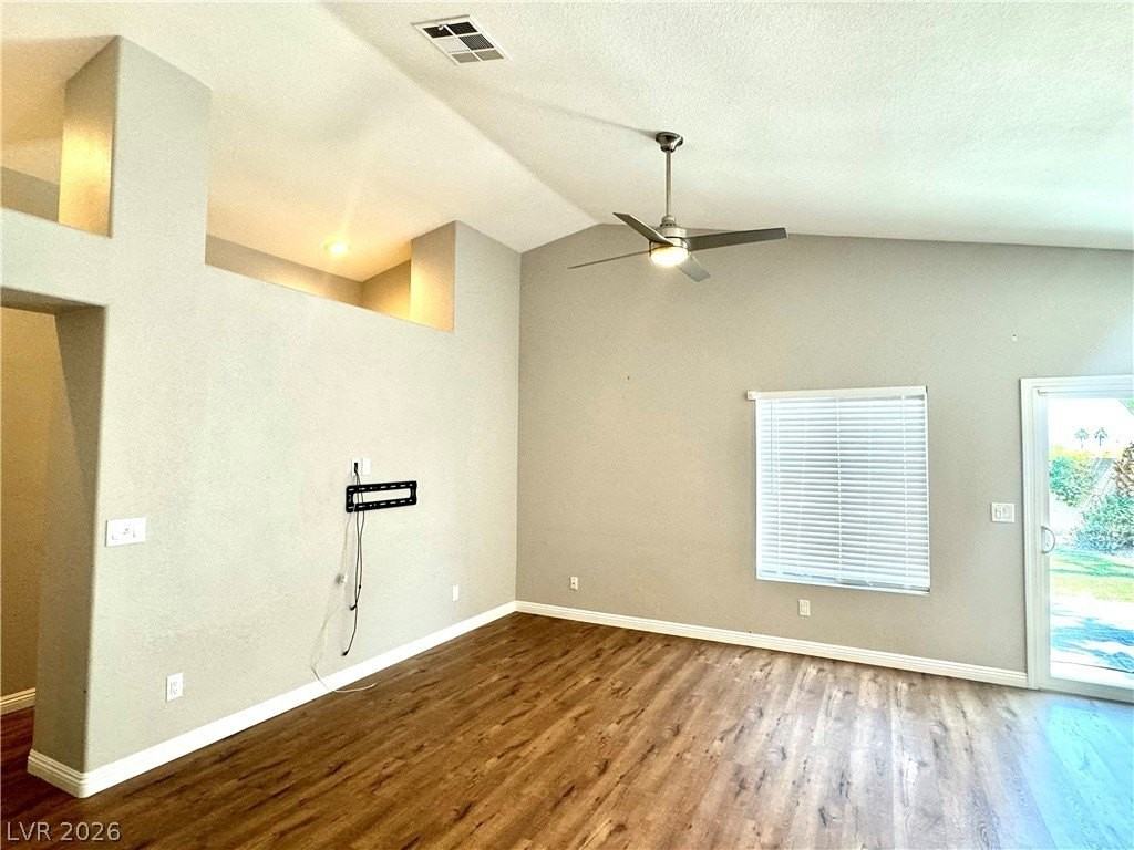 10224 Desert Wind Dr - Photo 7 of 25