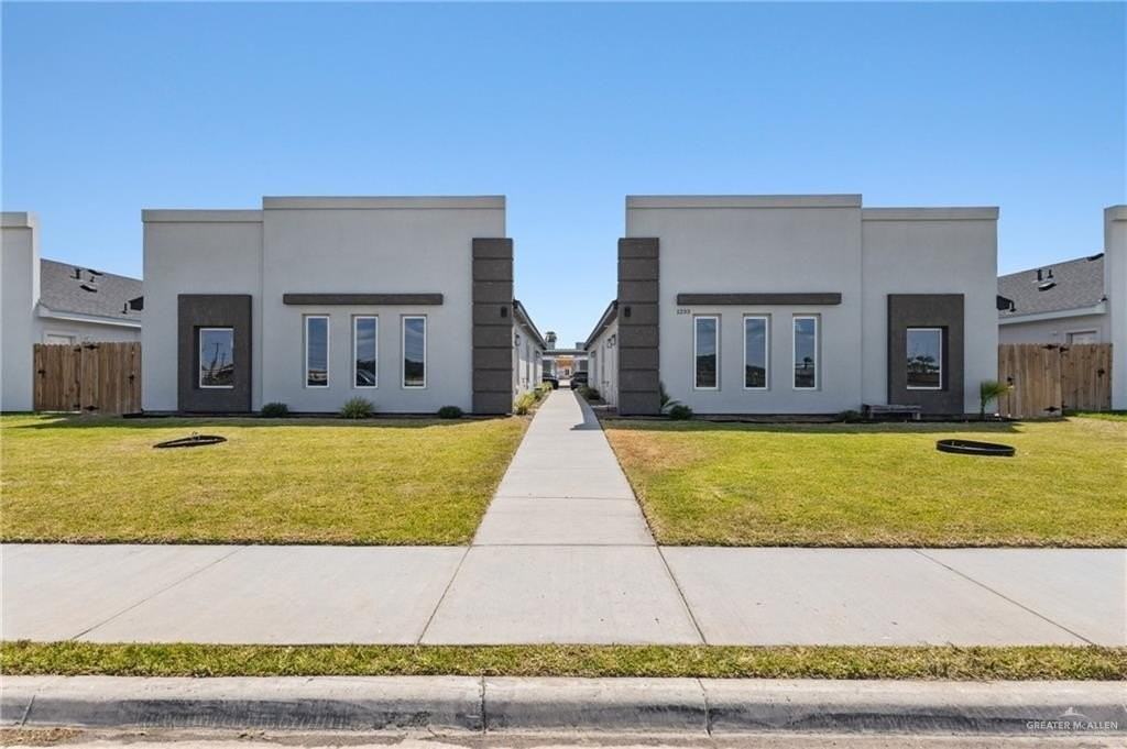 1233 Country Club Dr #1