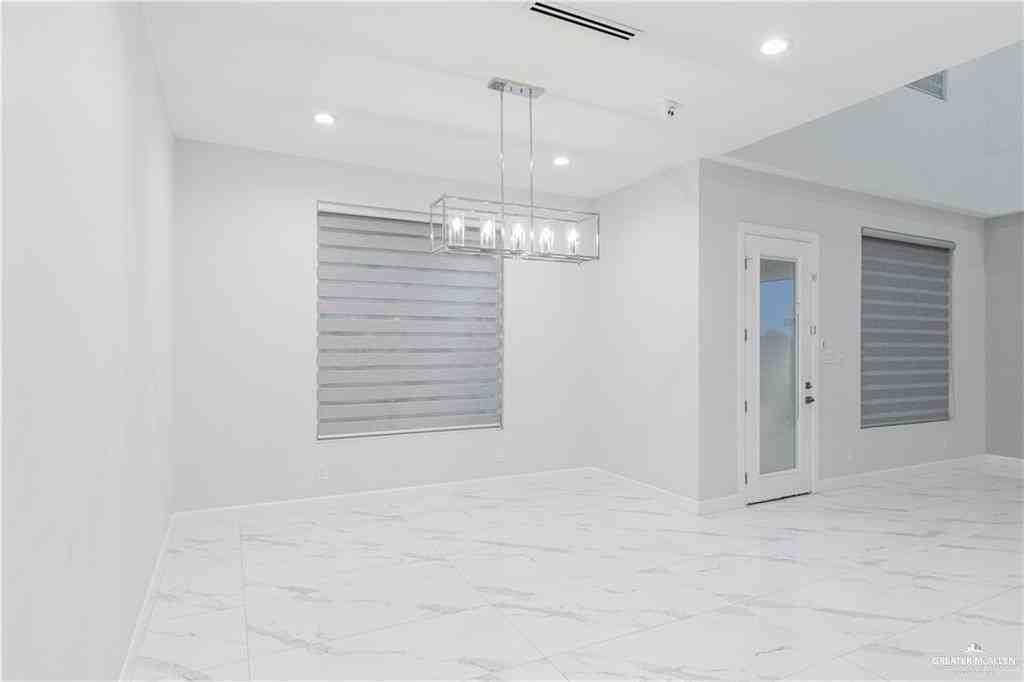 2416 Thames Dr - Photo 7 of 29