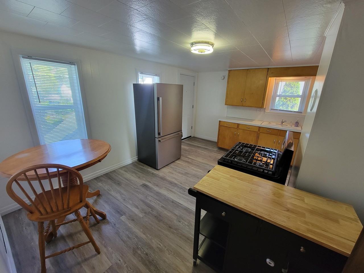 1006 Kosciusko St - Photo 4 of 14