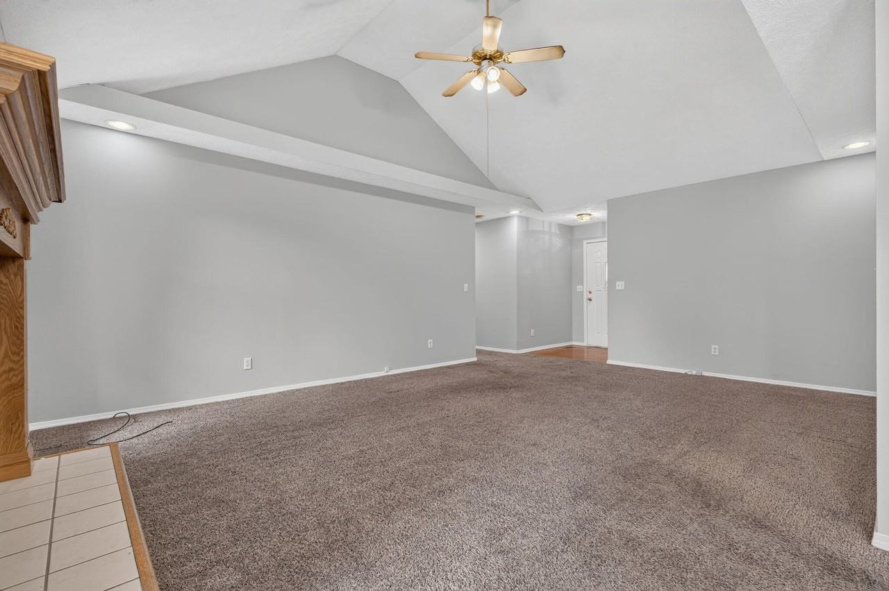 1006 W Cobblefield Way - Photo 5 of 26