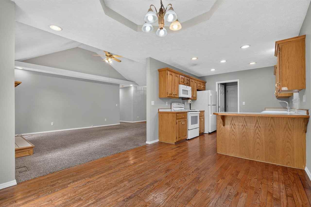 1006 W Cobblefield Way - Photo 7 of 26