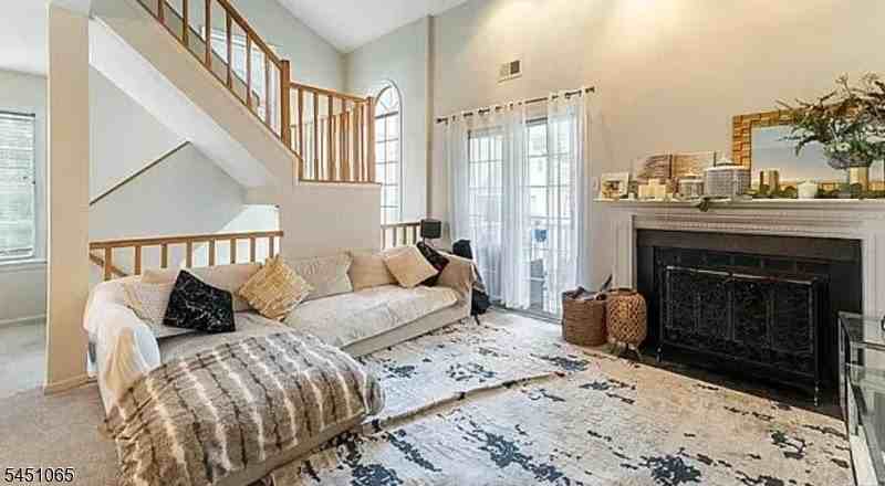116 Harvest Ln - Photo 3 of 14