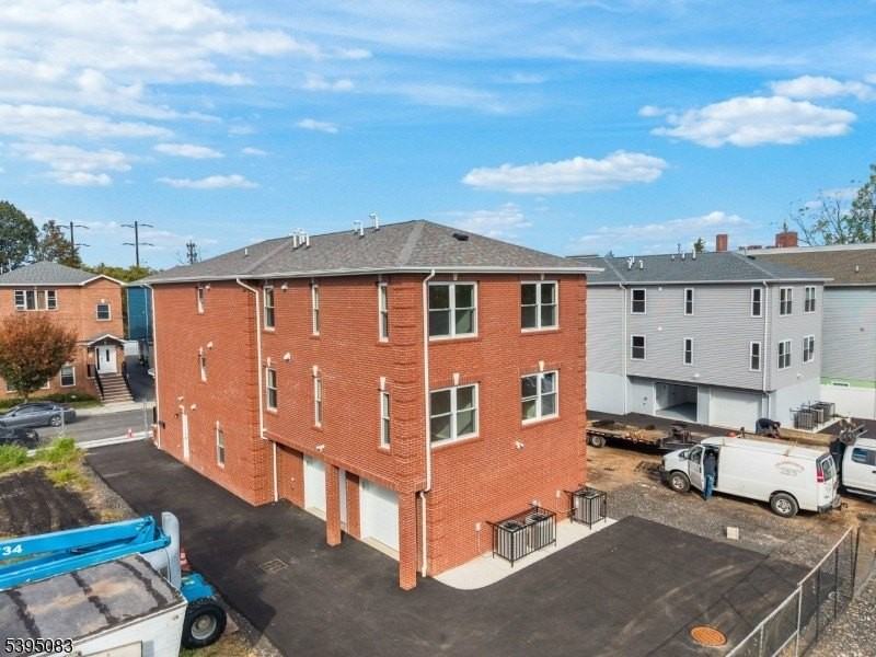 24 Garibaldi Ave #1 - Photo 3 of 12