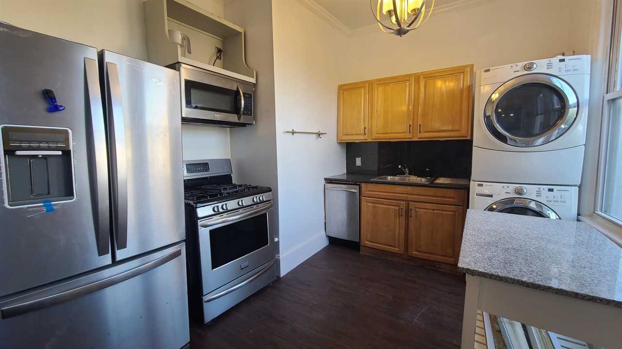 476 Gregory Ave #3 - Photo 7 of 27