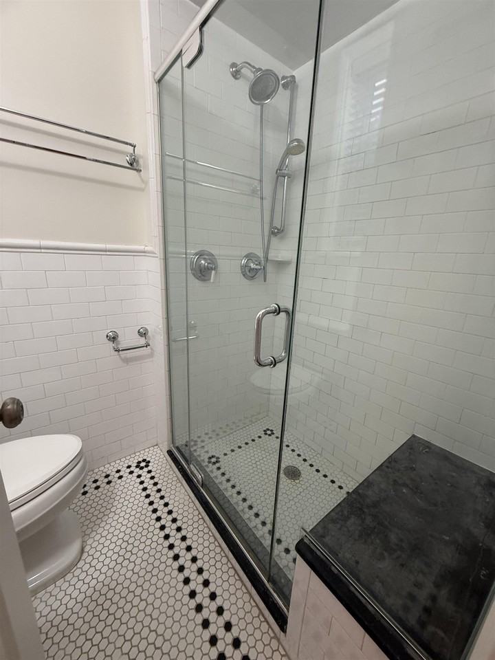 913-915 Willow Ave #3A - Photo 7 of 9