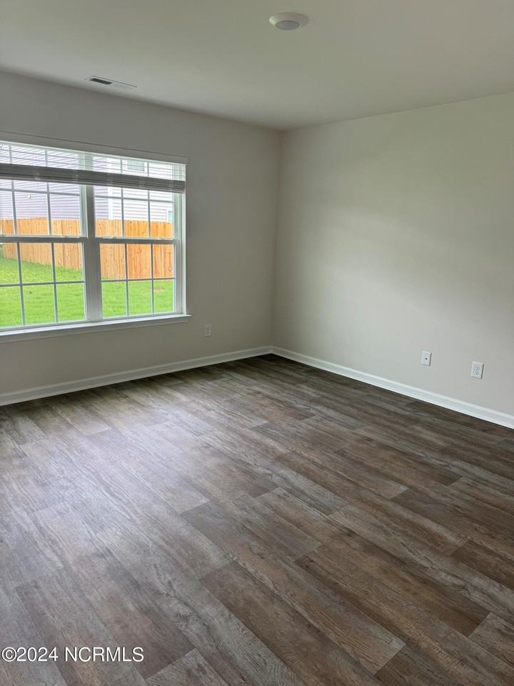 2225 Montalvan Dr - Photo 4 of 11