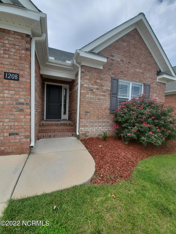 1208 Brighton Dr - Photo 2 of 20